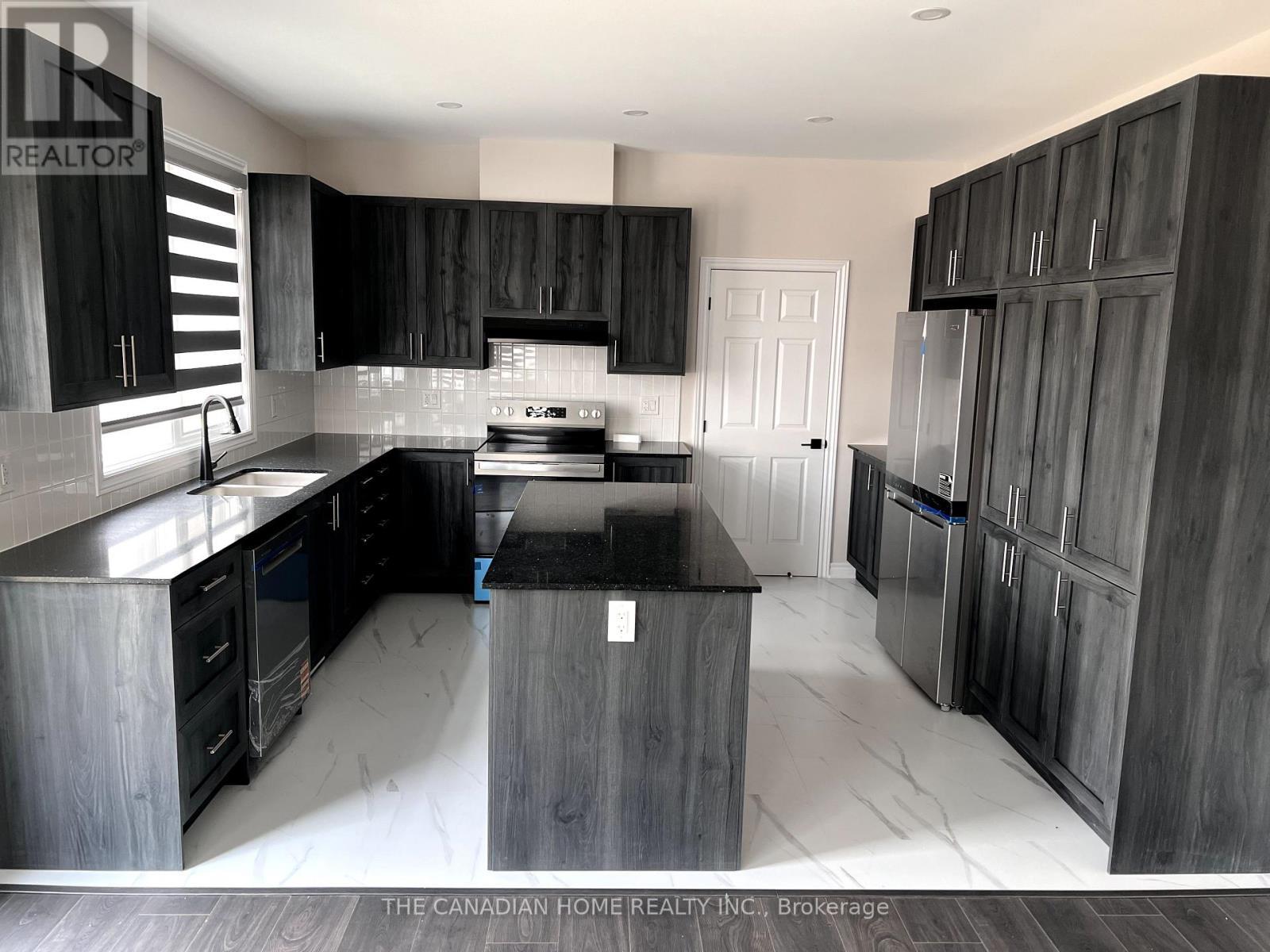 808 Anemone Mews, Ottawa, ON - Indoor Photo Showing Kitchen With Double Sink With Upgraded Kitchen