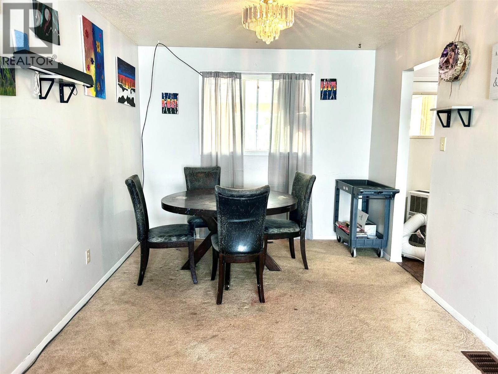 156 Gwillim Crescent, Tumbler Ridge, BC - Indoor Photo Showing Dining Room