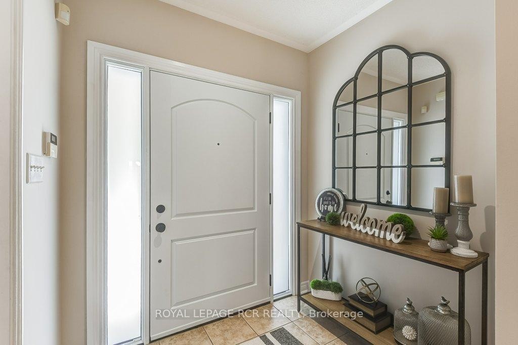 42 Mynden Way, Newmarket, ON - Indoor Photo Showing Other Room