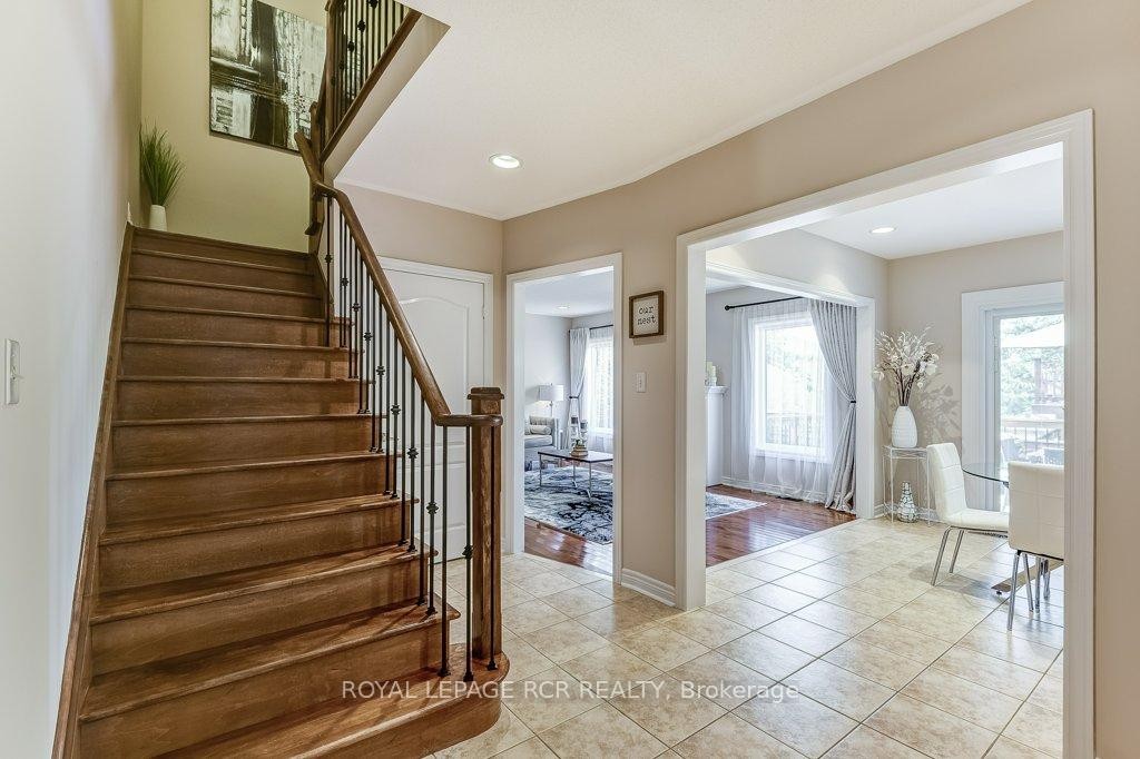 42 Mynden Way, Newmarket, ON - Indoor Photo Showing Other Room