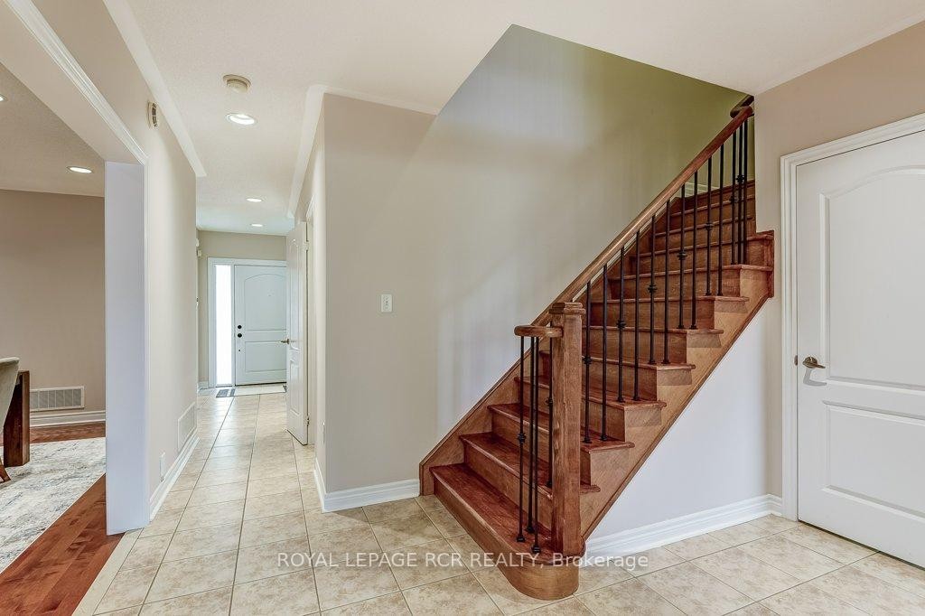 42 Mynden Way, Newmarket, ON - Indoor Photo Showing Other Room