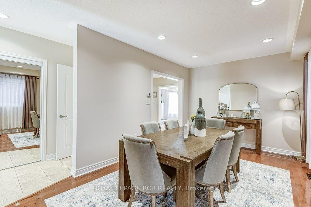 42 Mynden Way, Newmarket, ON - Indoor Photo Showing Dining Room