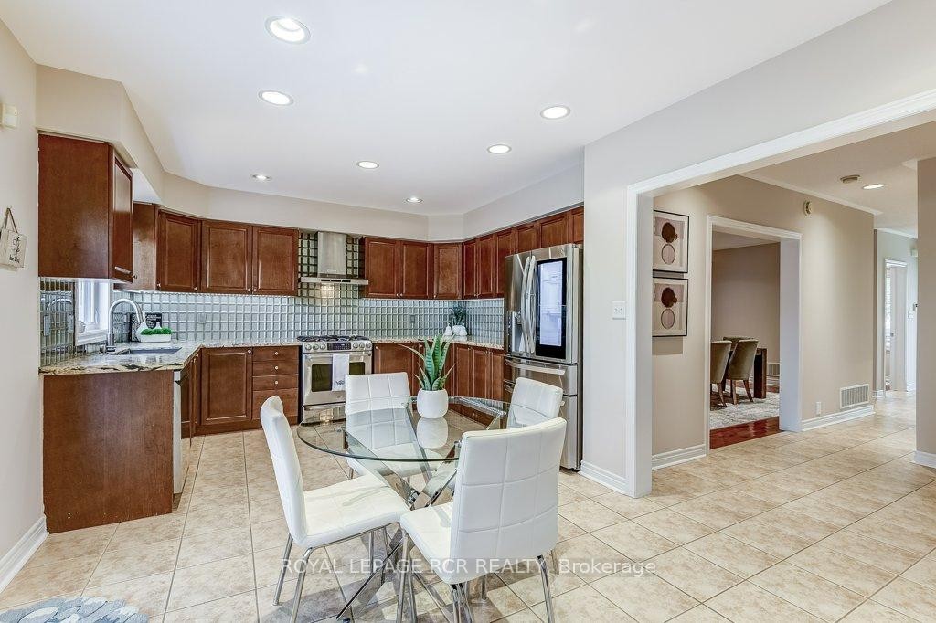 42 Mynden Way, Newmarket, ON - Indoor