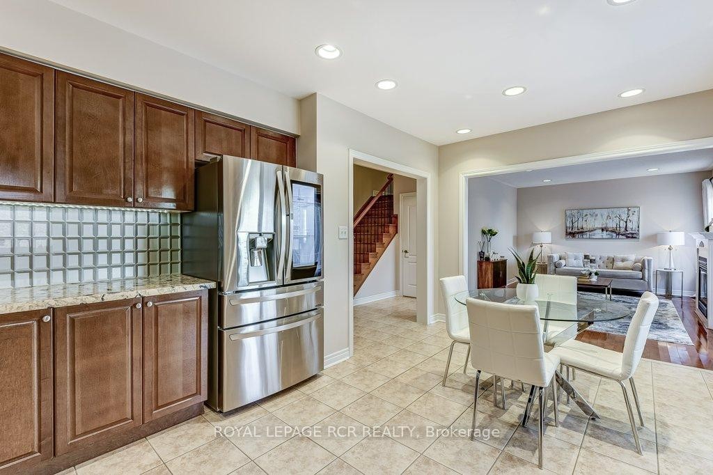 42 Mynden Way, Newmarket, ON - Indoor Photo Showing Kitchen With Stainless Steel Kitchen