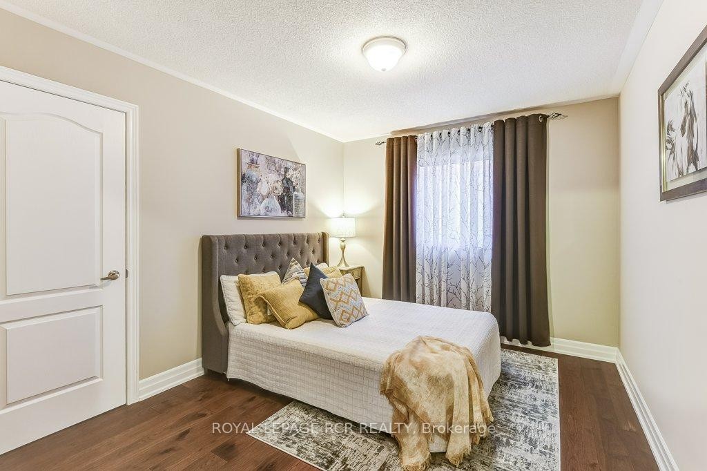 42 Mynden Way, Newmarket, ON - Indoor Photo Showing Bedroom