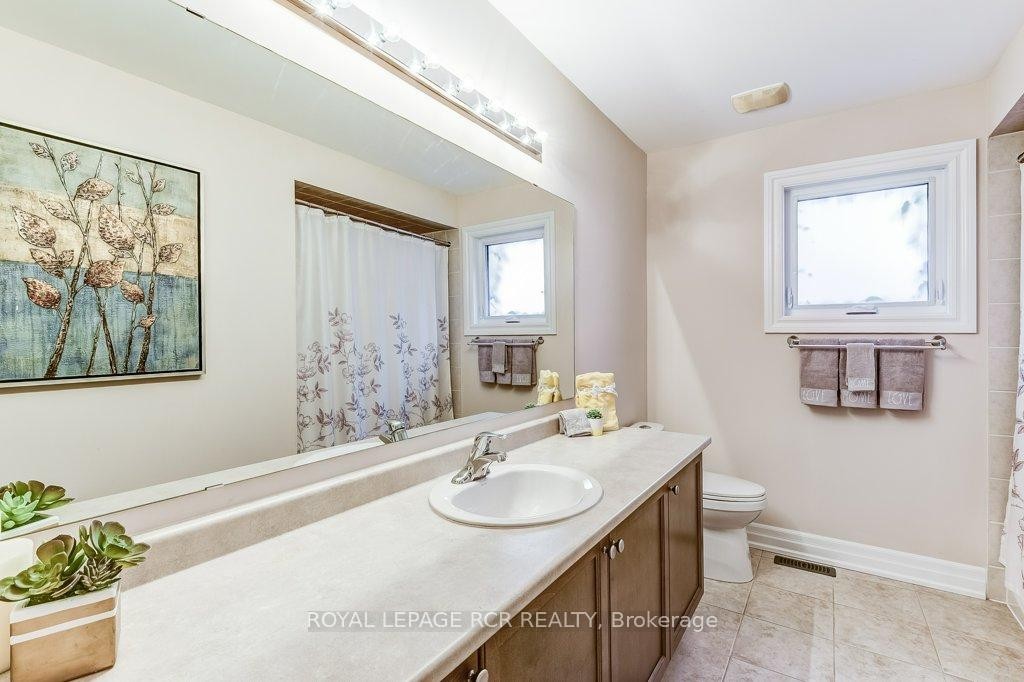 42 Mynden Way, Newmarket, ON - Indoor Photo Showing Bathroom