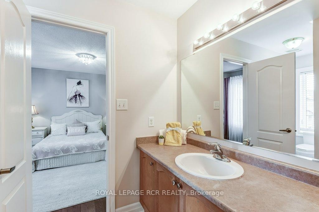 42 Mynden Way, Newmarket, ON - Indoor Photo Showing Bathroom