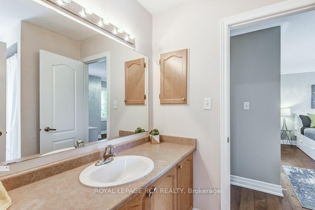 42 Mynden Way, Newmarket, ON - Indoor Photo Showing Bathroom