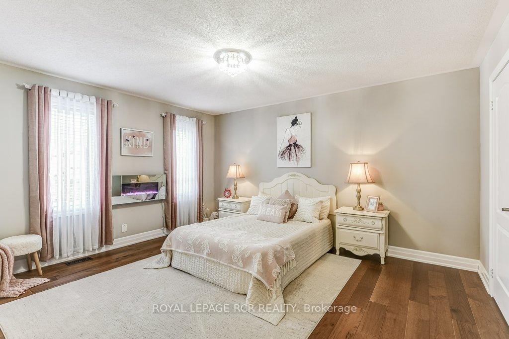 42 Mynden Way, Newmarket, ON - Indoor Photo Showing Bedroom