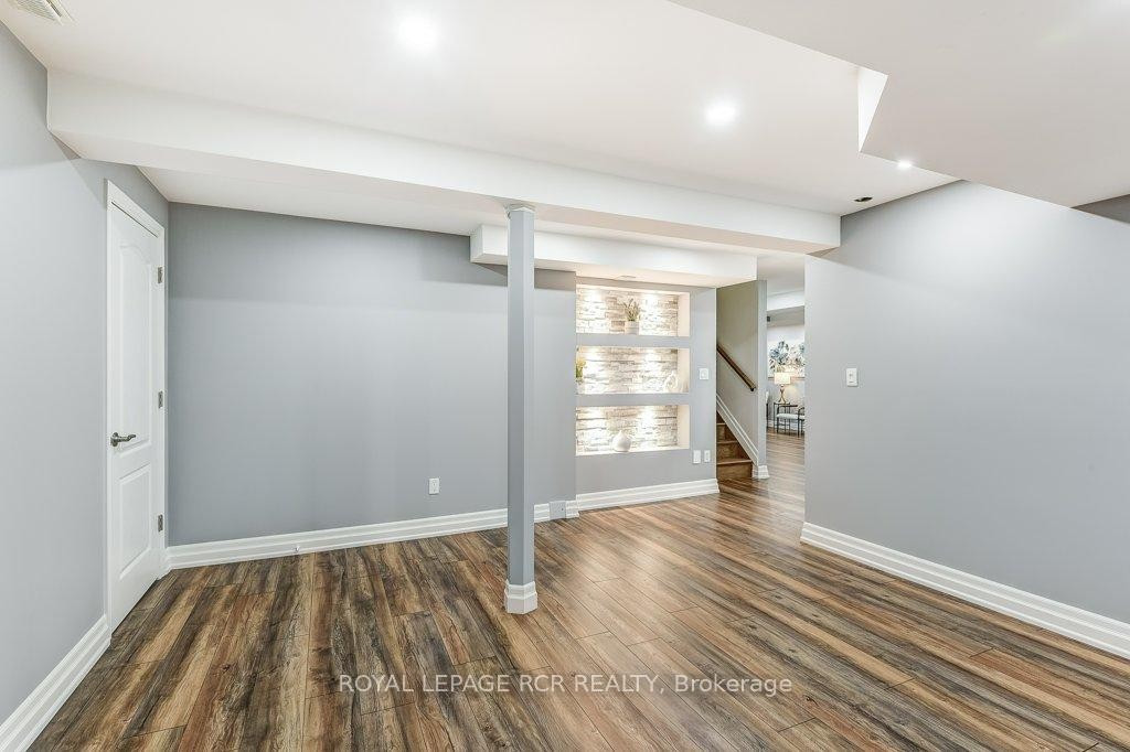 42 Mynden Way, Newmarket, ON - Indoor Photo Showing Other Room