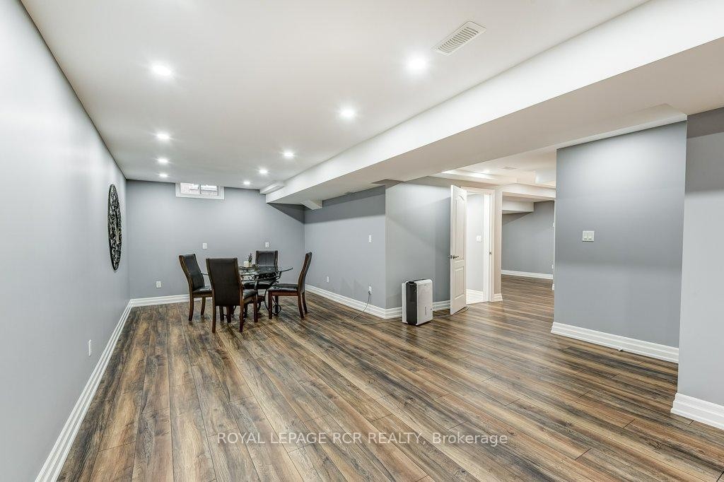 42 Mynden Way, Newmarket, ON - Indoor