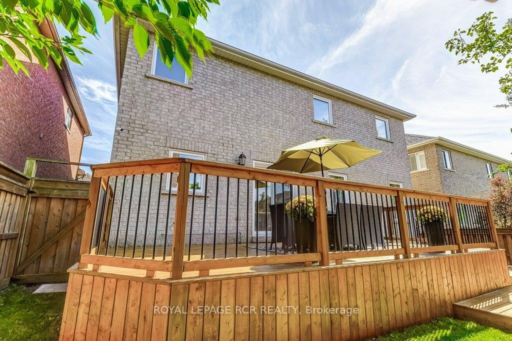 42 Mynden Way, Newmarket, ON - Outdoor With Deck Patio Veranda With Exterior