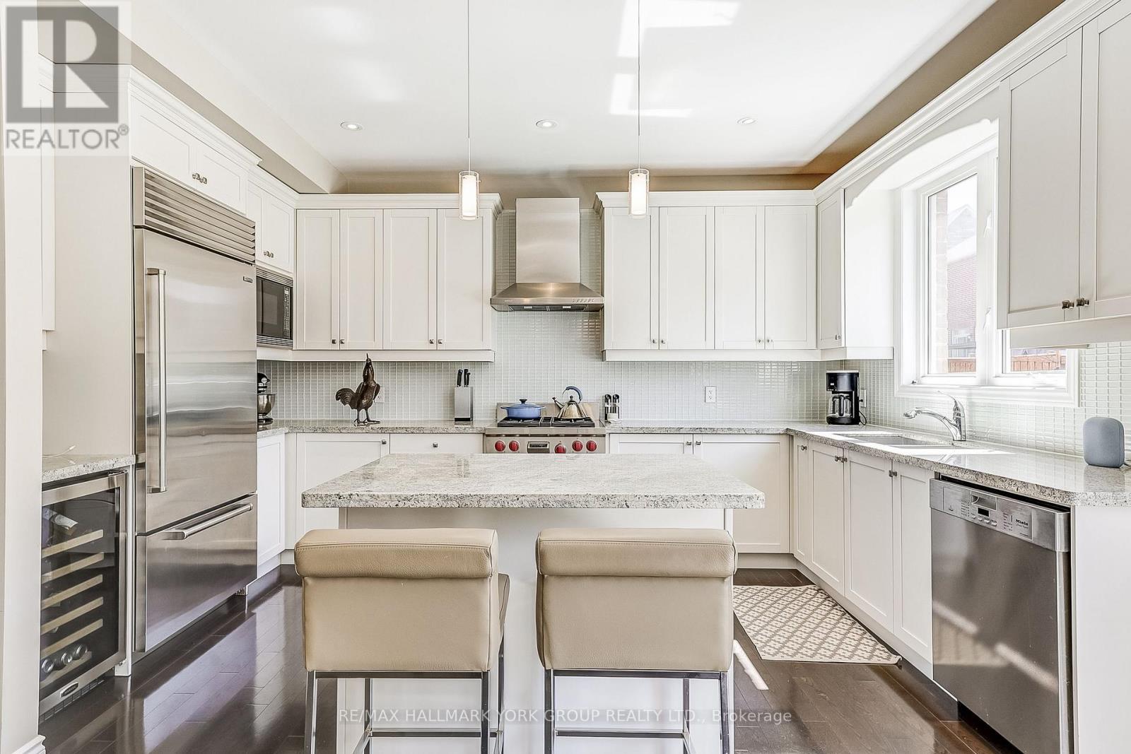 1022 Sherman Brock Circle, Newmarket, ON - Indoor Photo Showing Kitchen