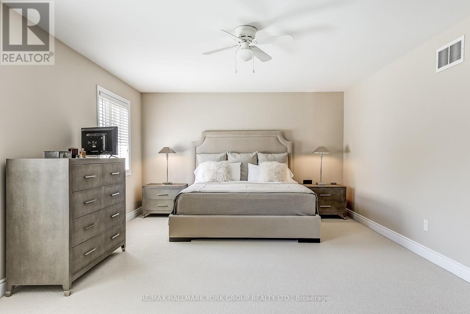 1022 Sherman Brock Circle, Newmarket, ON - Indoor Photo Showing Bedroom