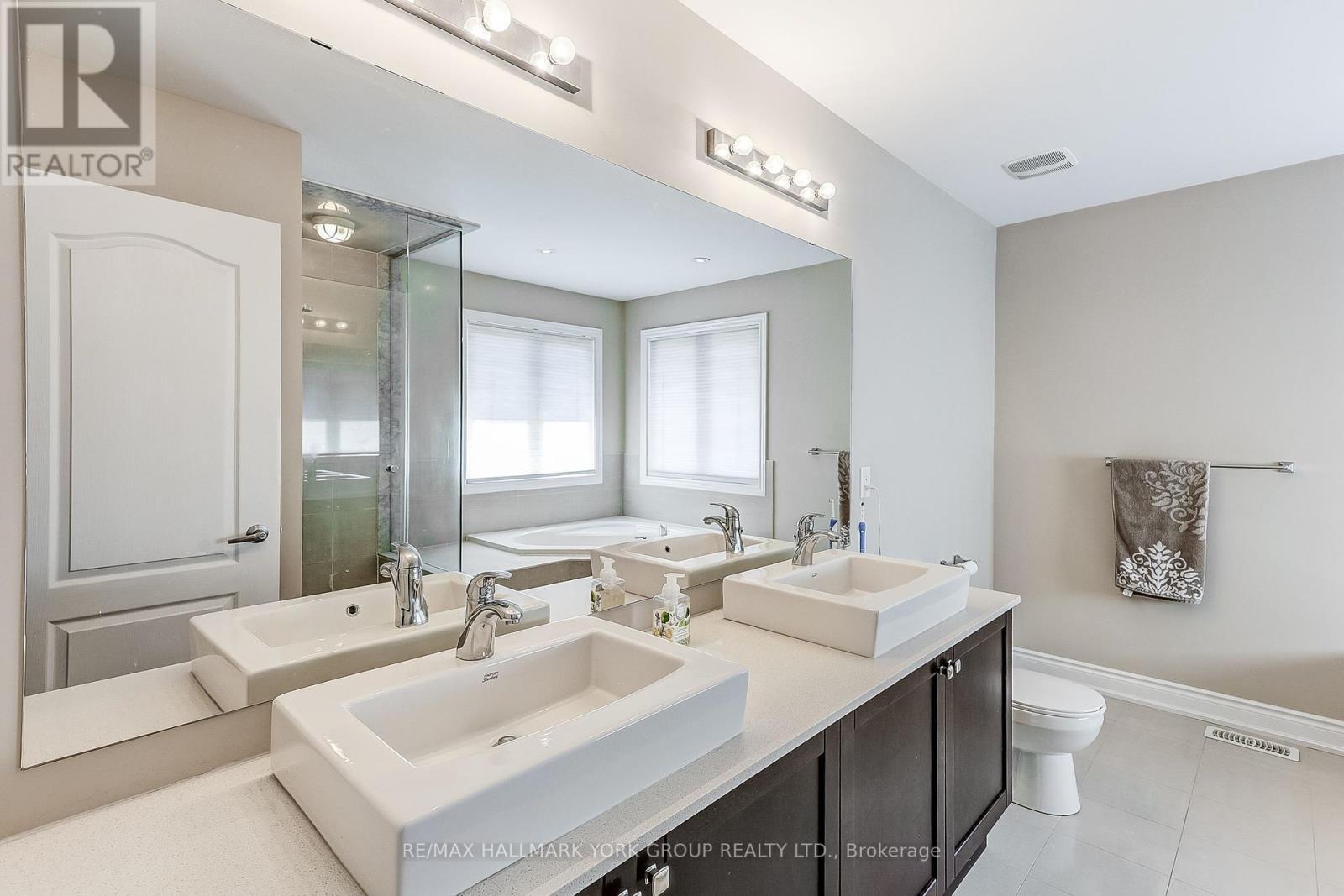 1022 Sherman Brock Circle, Newmarket, ON - Indoor Photo Showing Bathroom