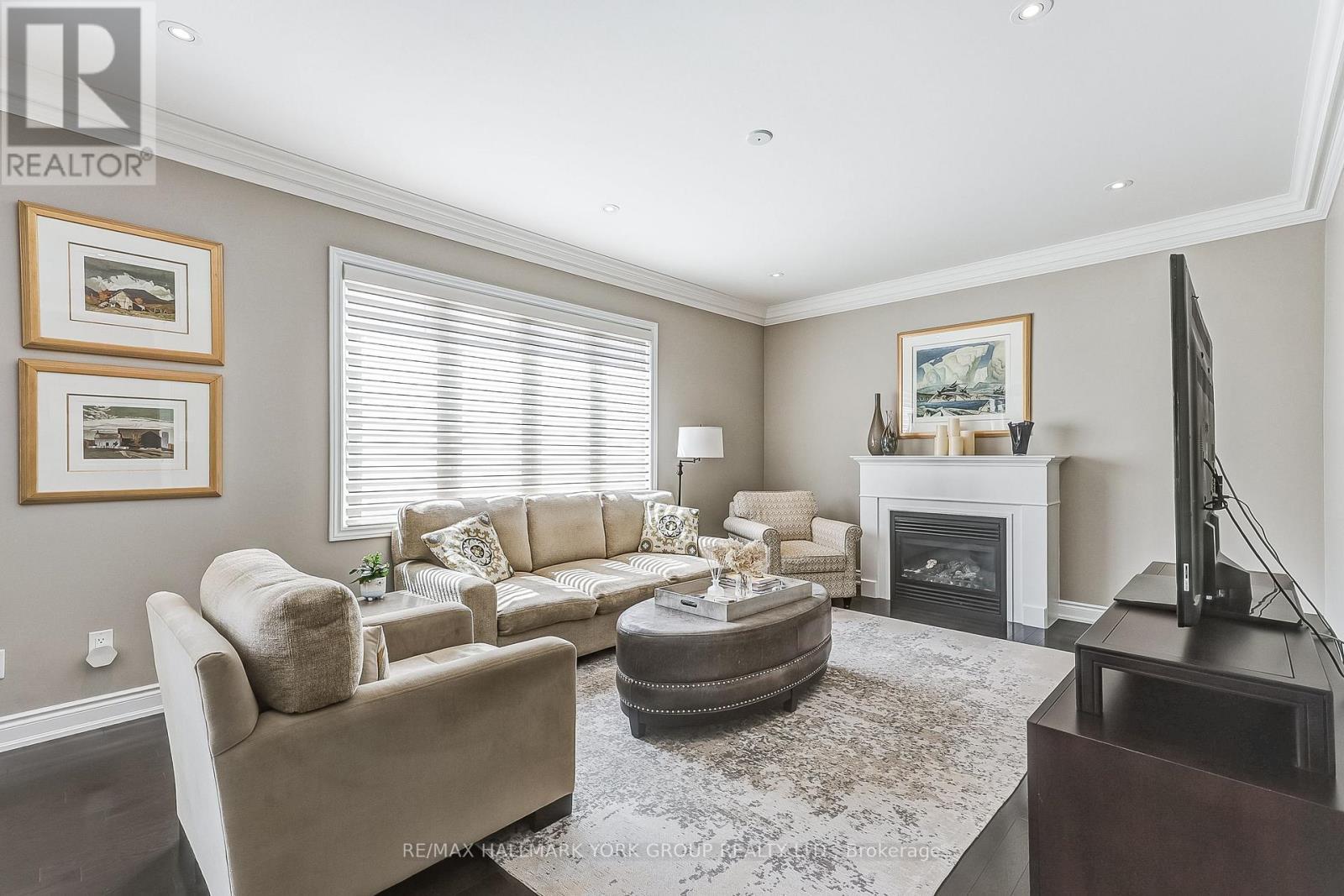 1022 Sherman Brock Circle, Newmarket, ON - Indoor Photo Showing Living Room With Fireplace