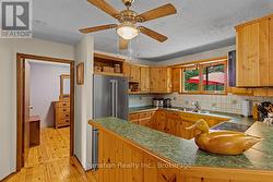 Open Kitchen & Breakfast Bar -