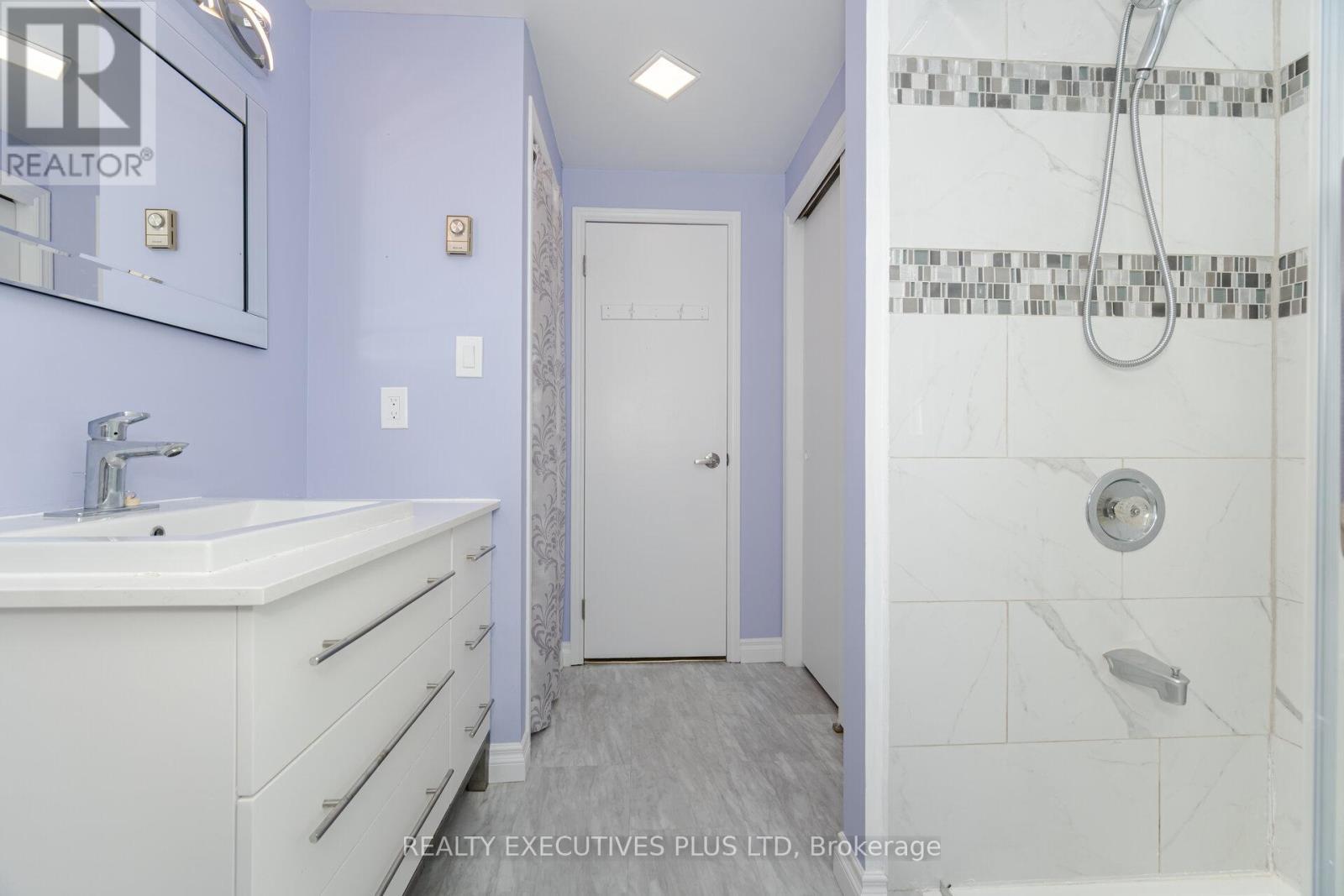 112 Tecumseth Pines Drive, New Tecumseth, ON - Indoor Photo Showing Bathroom