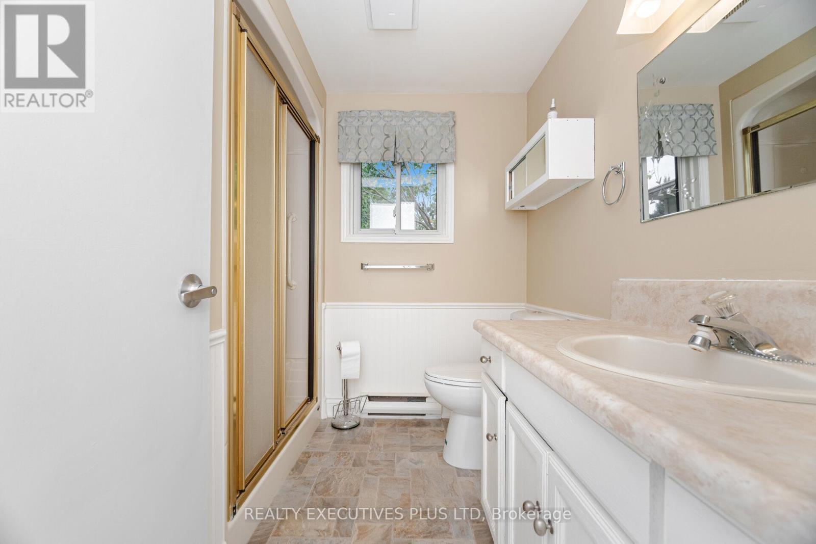 112 Tecumseth Pines Drive, New Tecumseth, ON - Indoor Photo Showing Bathroom