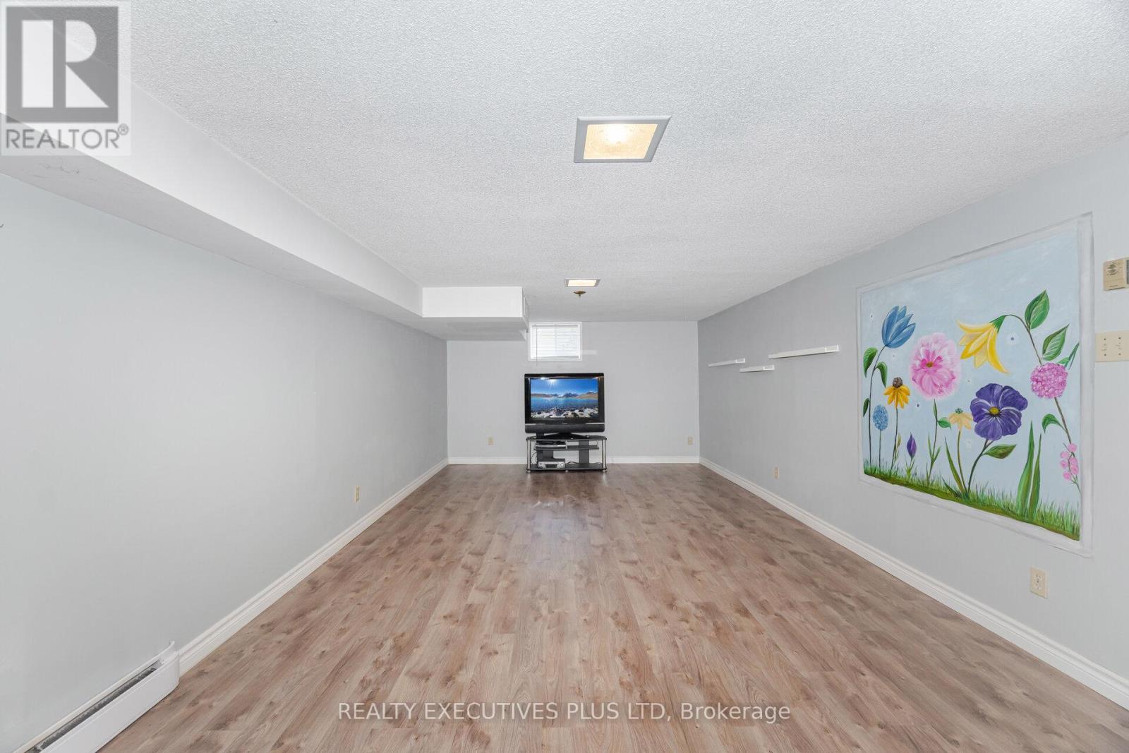 112 Tecumseth Pines Drive, New Tecumseth, ON - Indoor Photo Showing Other Room