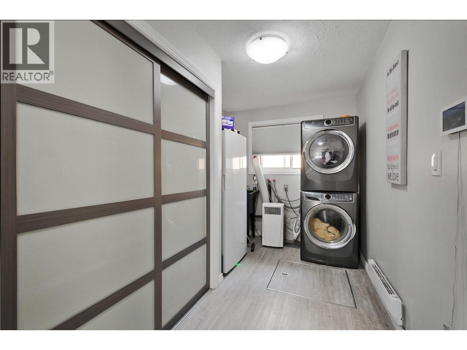 2305 39 Street, Vernon, BC - Indoor Photo Showing Laundry Room