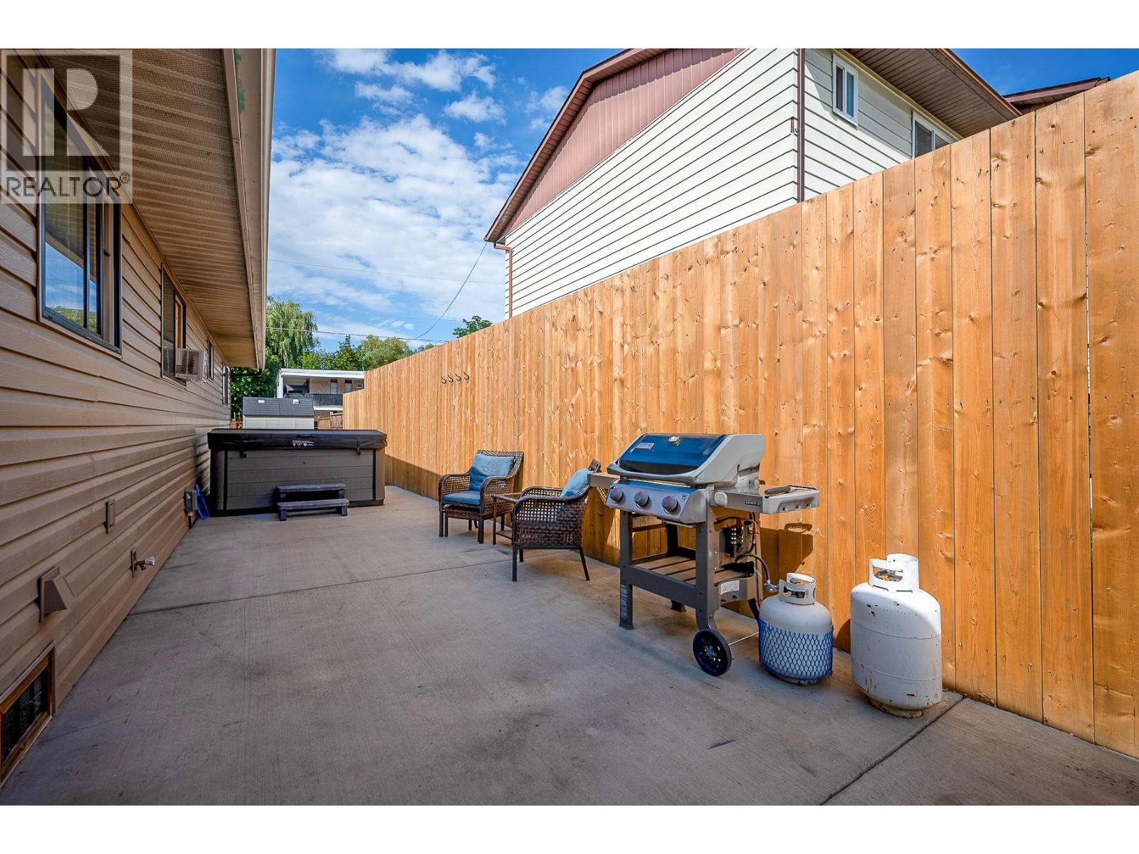 2305 39 Street, Vernon, BC - Outdoor With Exterior