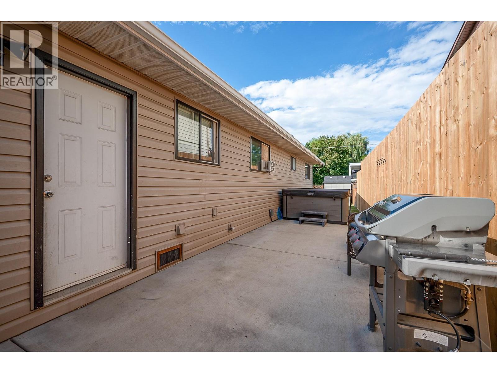 2305 39 Street, Vernon, BC - Outdoor With Exterior