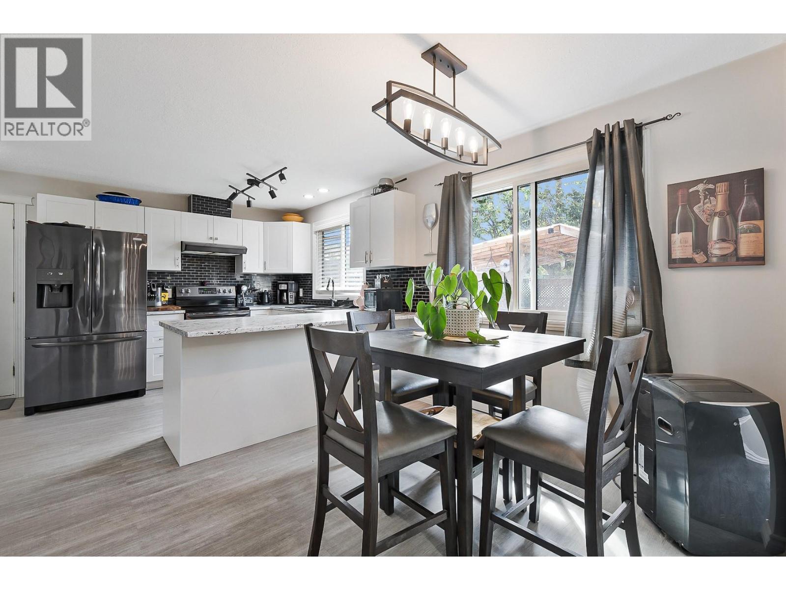 2305 39 Street, Vernon, BC - Indoor Photo Showing Dining Room