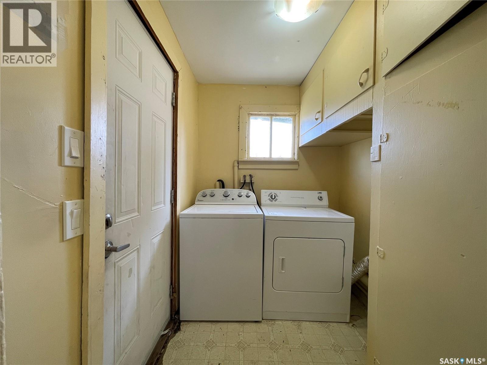1432 105Th Street, North Battleford, SK - Indoor Photo Showing Laundry Room