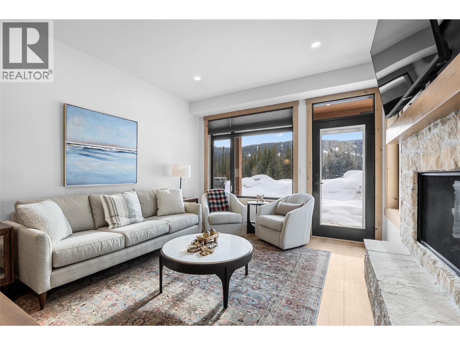 7005 Mcgillivray Lake Drive Unit# 16, Sun Peaks, BC - Indoor Photo Showing Living Room