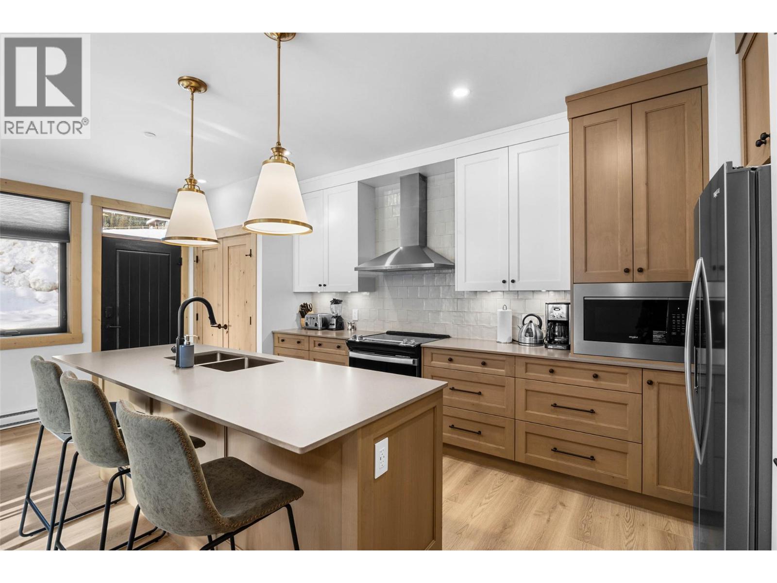 7005 Mcgillivray Lake Drive Unit# 16, Sun Peaks, BC - Indoor Photo Showing Kitchen With Double Sink With Upgraded Kitchen