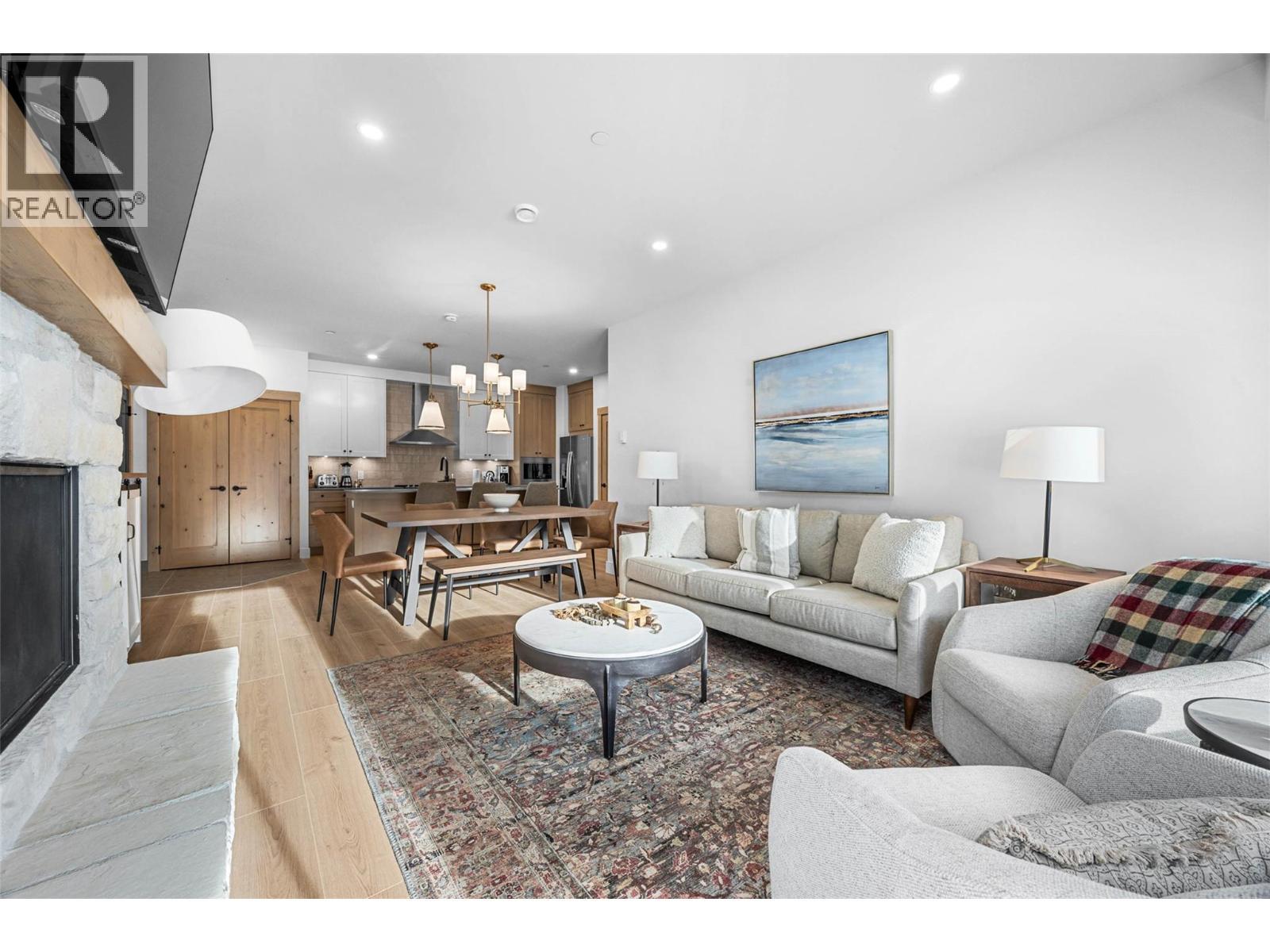 7005 Mcgillivray Lake Drive Unit# 13, Sun Peaks, BC - Indoor Photo Showing Living Room