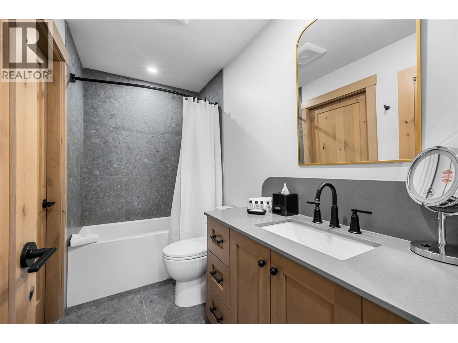 7005 Mcgillivray Lake Drive Unit# 13, Sun Peaks, BC - Indoor Photo Showing Bathroom