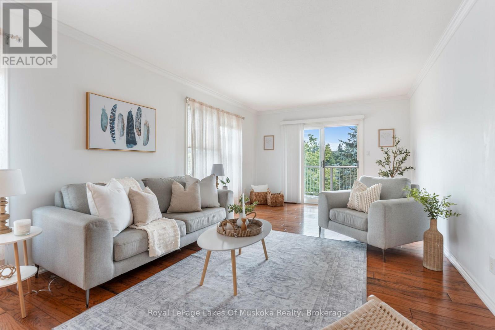 308 - 24 Ontario Street, Bracebridge (Macaulay), ON - Indoor Photo Showing Living Room