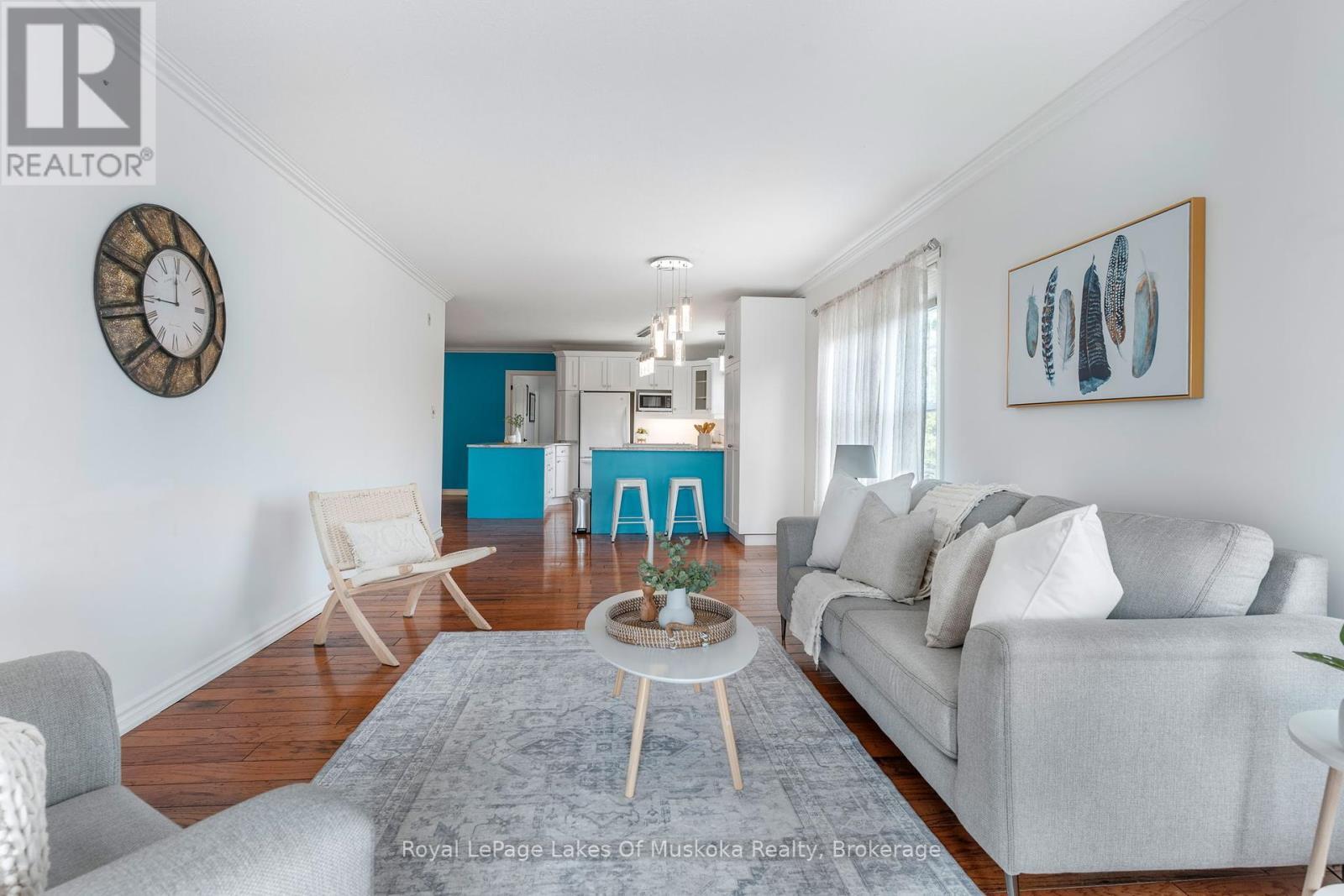 308 - 24 Ontario Street, Bracebridge (Macaulay), ON - Indoor Photo Showing Living Room