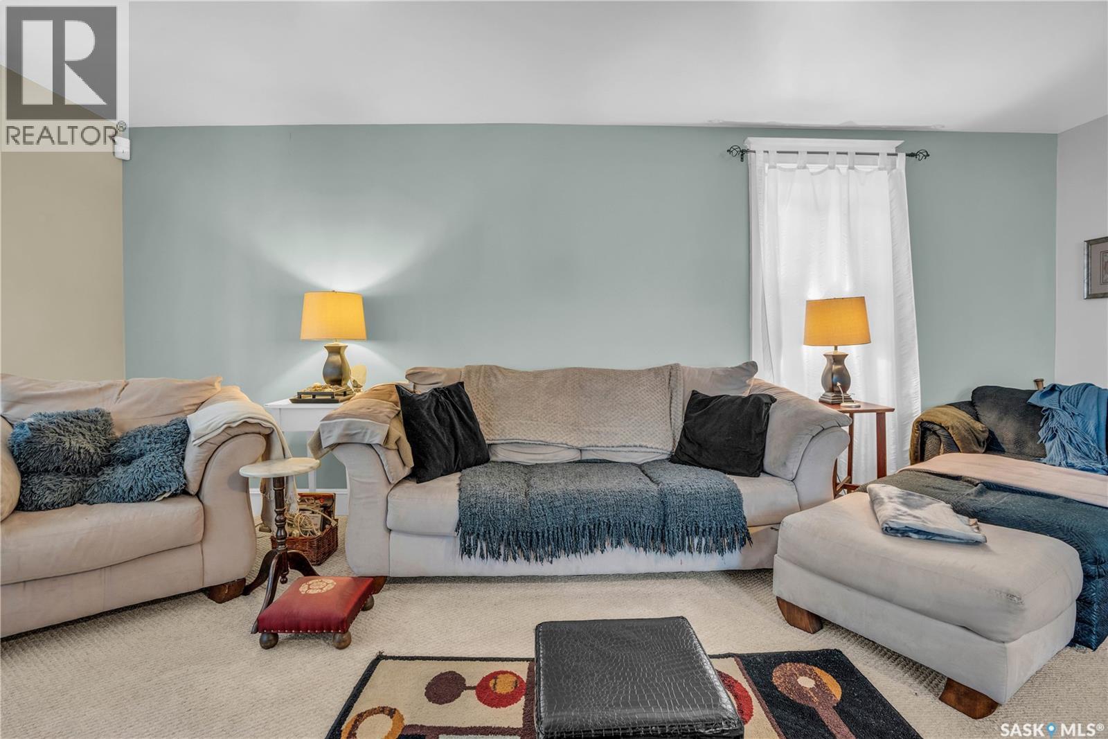 2128 Reynolds Street, Regina, SK - Indoor Photo Showing Living Room