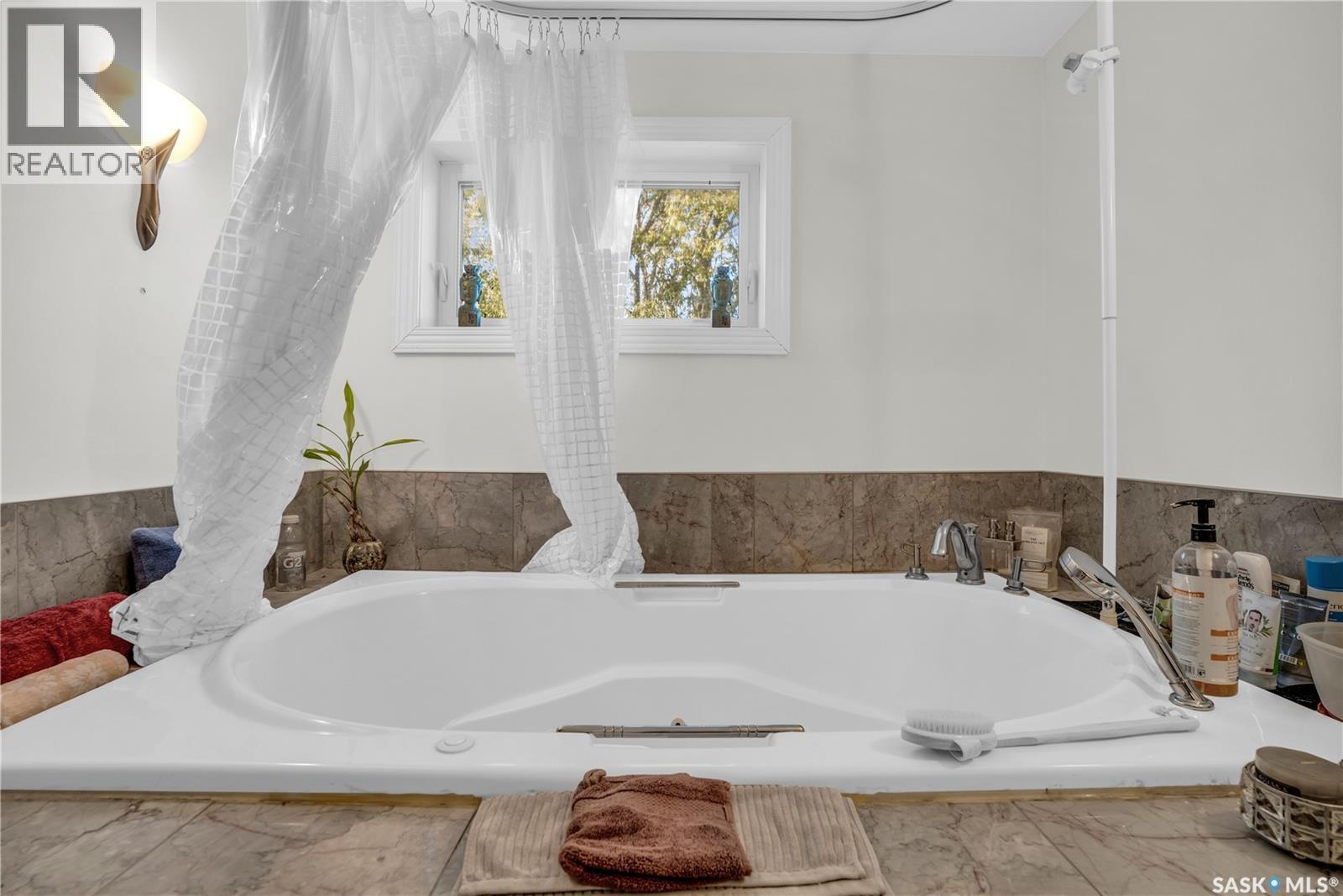 2128 Reynolds Street, Regina, SK - Indoor Photo Showing Bathroom