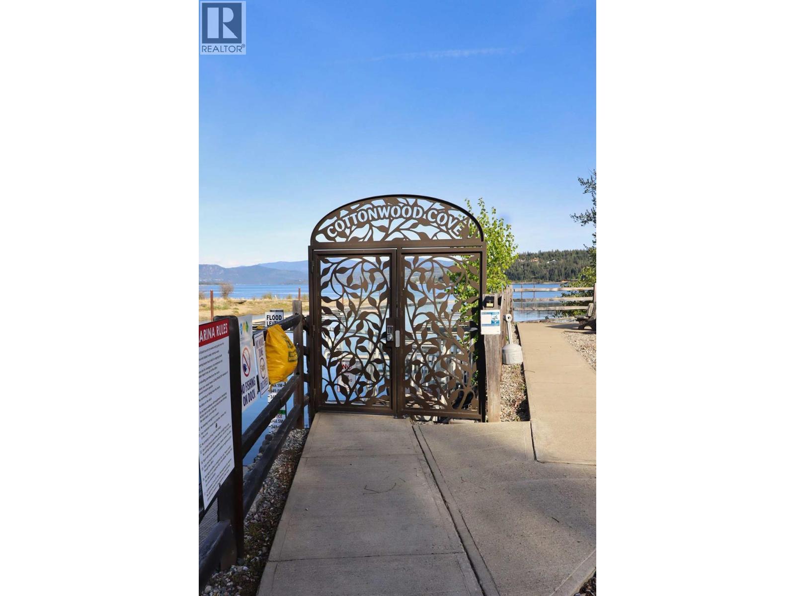 67 Cottonwood Drive, Lee Creek, BC