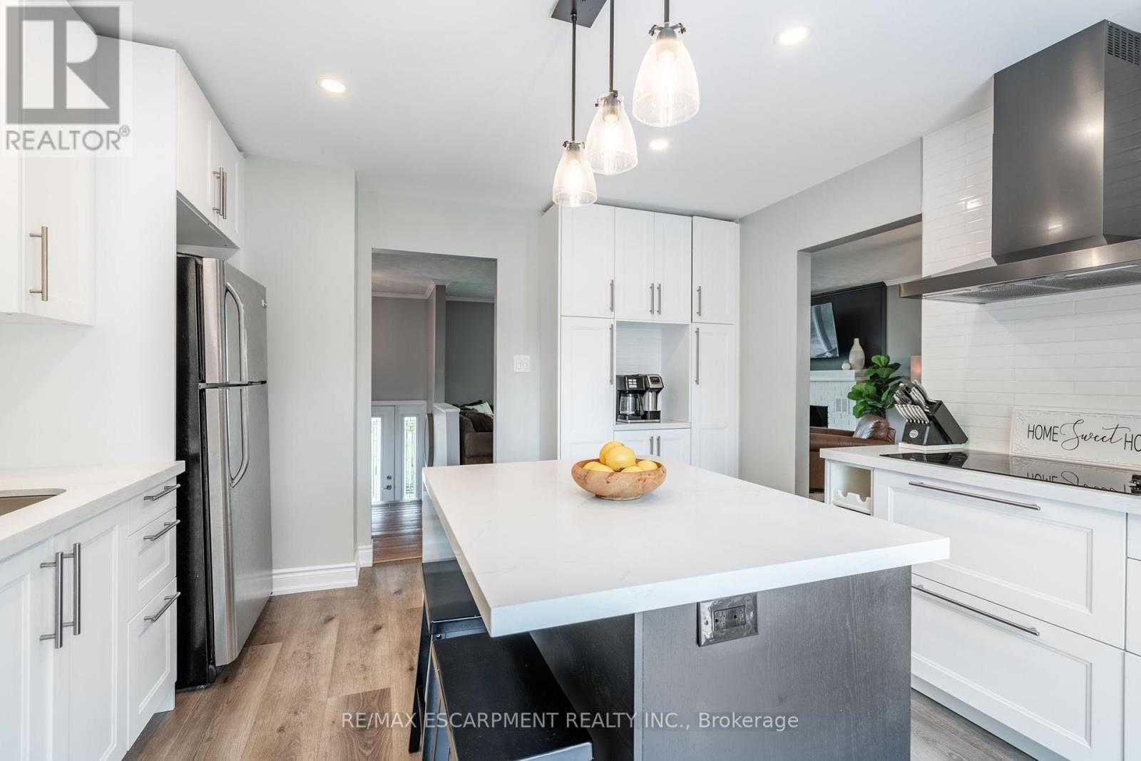 152 Concession 7 Road E, Hamilton, ON - Indoor Photo Showing Kitchen With Upgraded Kitchen