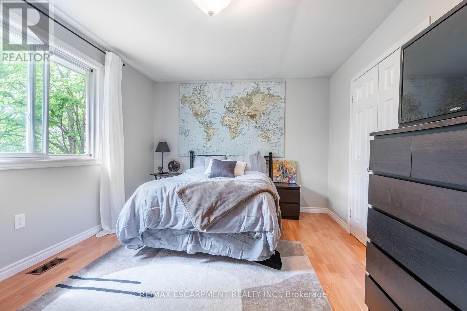 152 Concession 7 Road E, Hamilton, ON - Indoor Photo Showing Bedroom