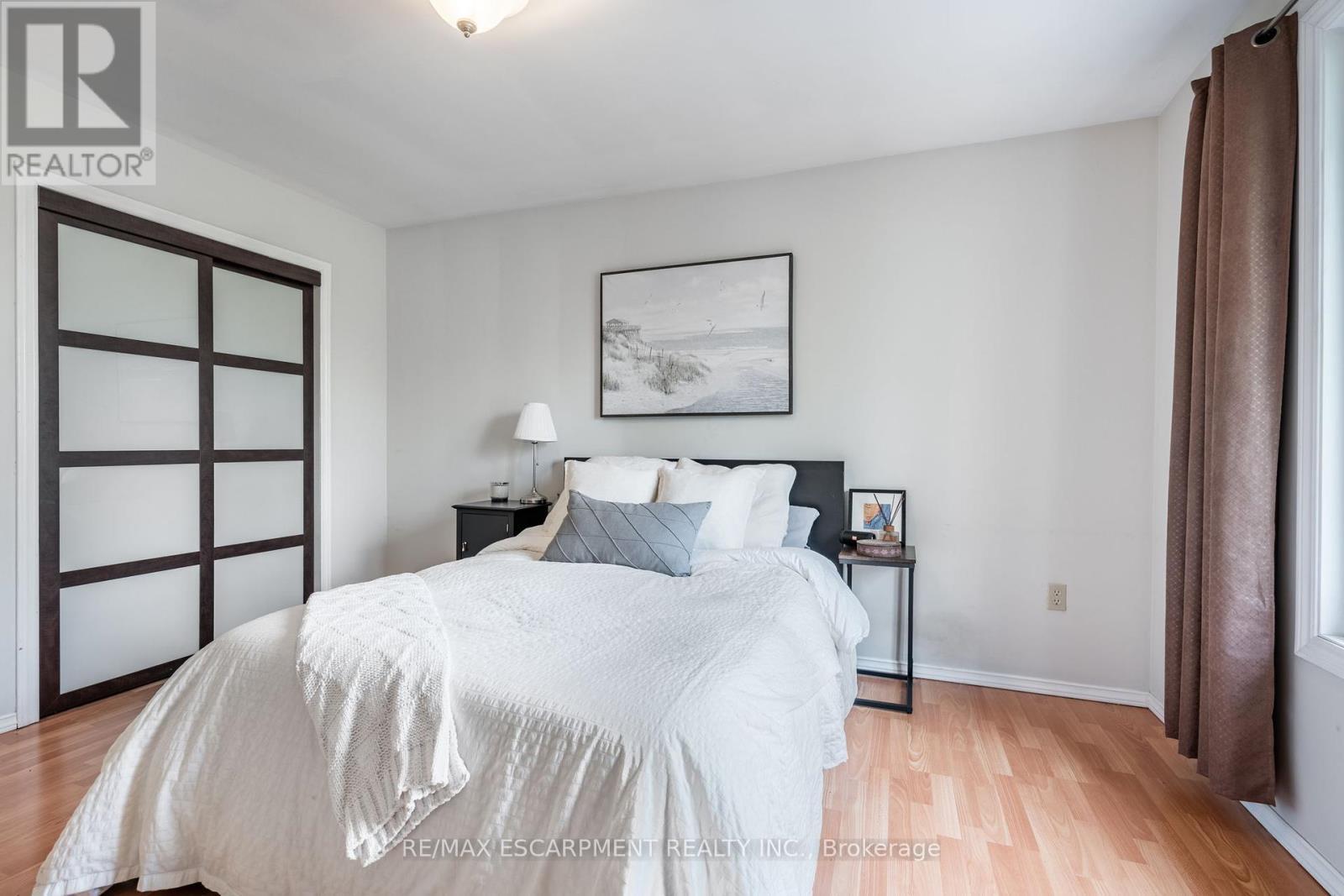 152 Concession 7 Road E, Hamilton, ON - Indoor Photo Showing Bedroom