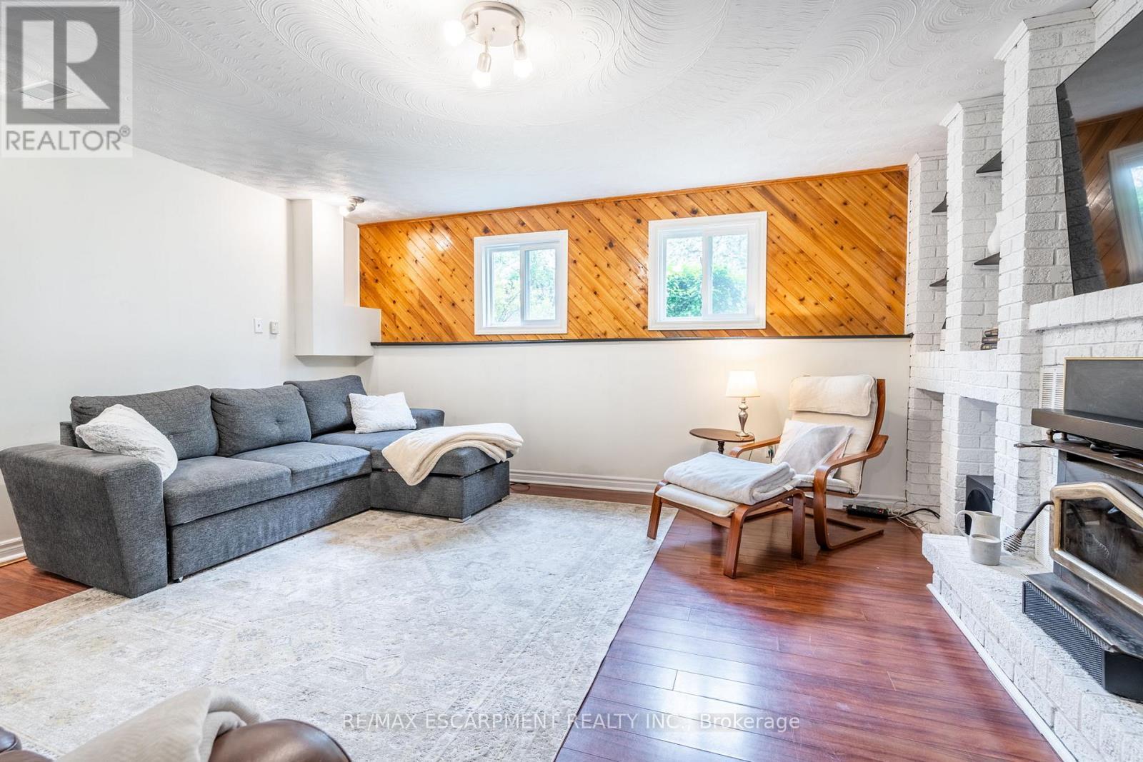 152 Concession 7 Road E, Hamilton, ON - Indoor Photo Showing Living Room With Fireplace