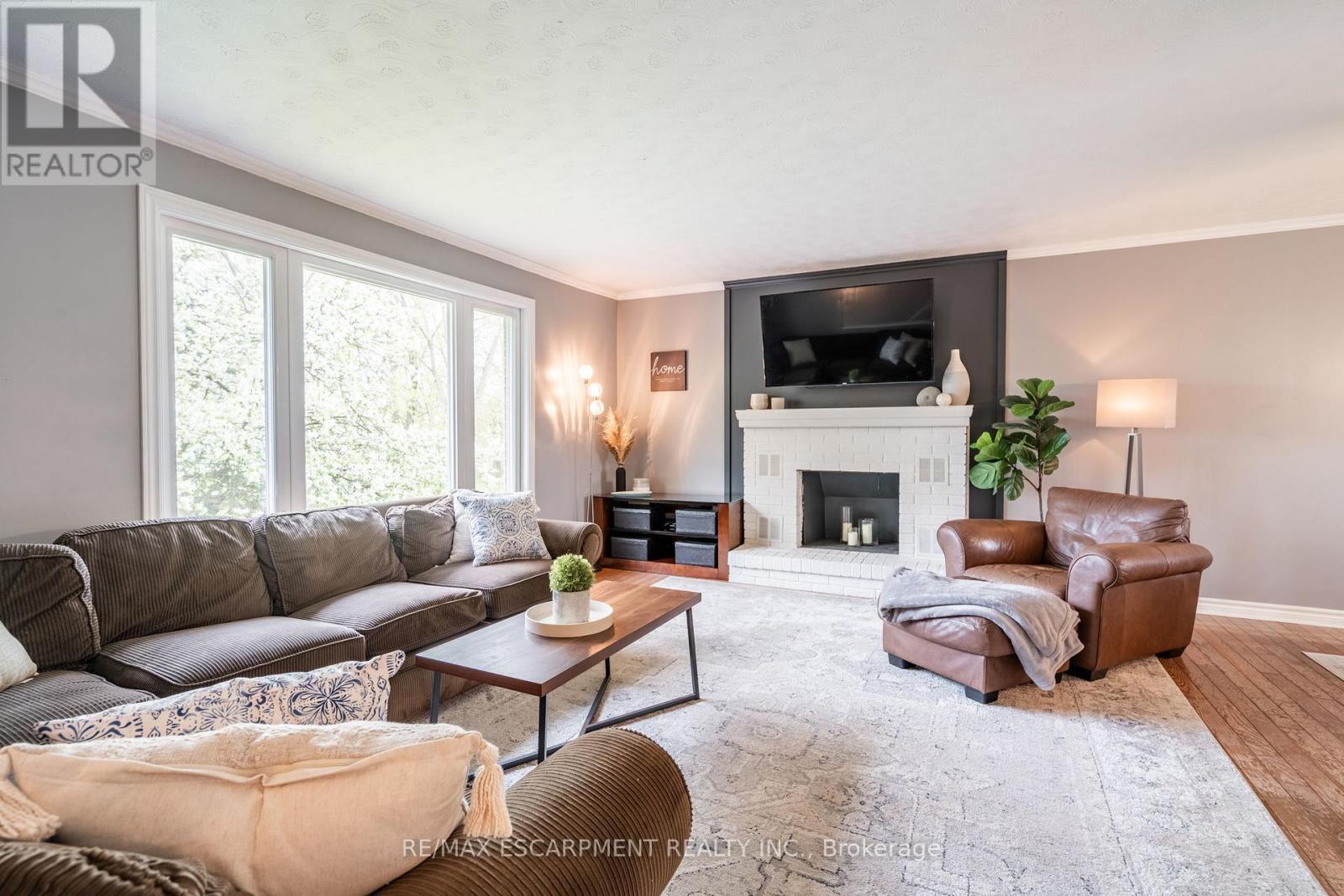 152 Concession 7 Road E, Hamilton, ON - Indoor Photo Showing Living Room With Fireplace