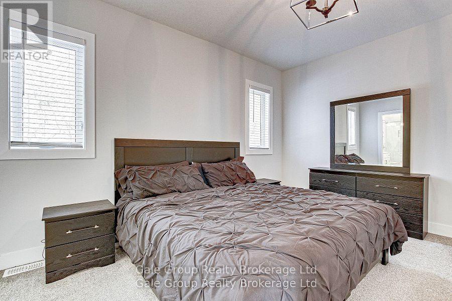 95 Henry Street, Strathroy-Caradoc (Se), ON - Indoor Photo Showing Bedroom
