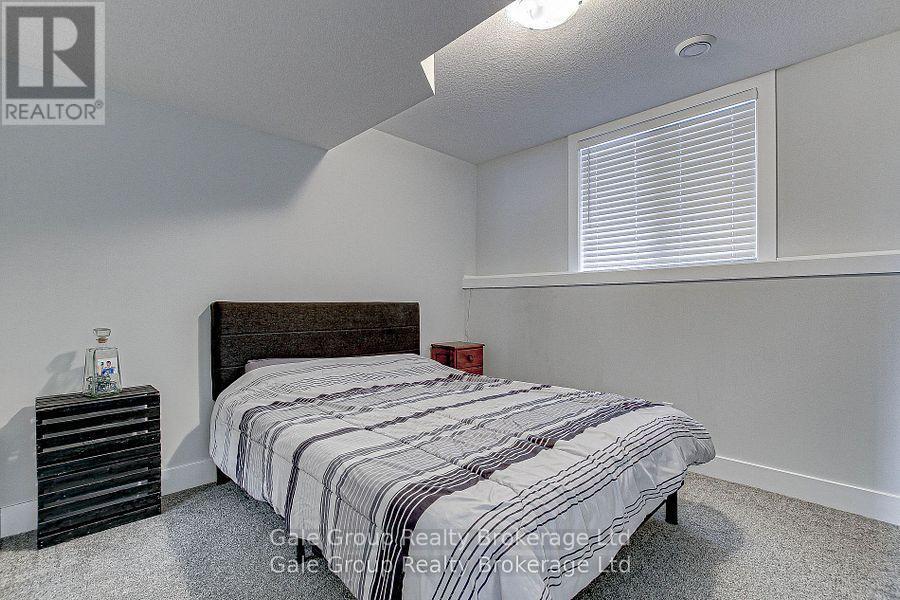 95 Henry Street, Strathroy-Caradoc (Se), ON - Indoor Photo Showing Bedroom