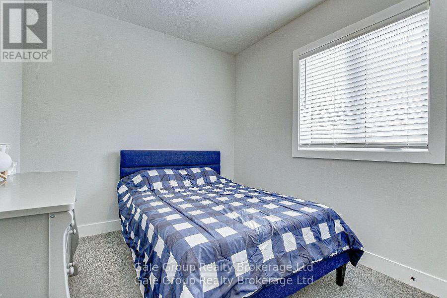95 Henry Street, Strathroy-Caradoc (Se), ON - Indoor Photo Showing Bedroom