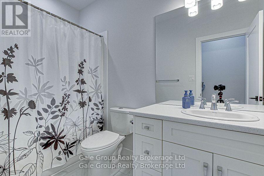 95 Henry Street, Strathroy-Caradoc (Se), ON - Indoor Photo Showing Bathroom