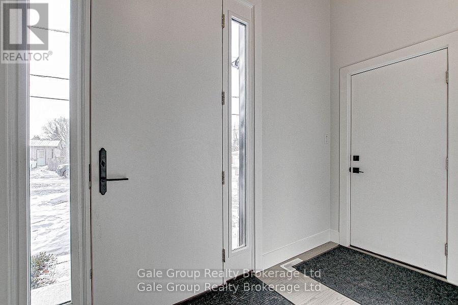 95 Henry Street, Strathroy-Caradoc (Se), ON - Indoor Photo Showing Other Room