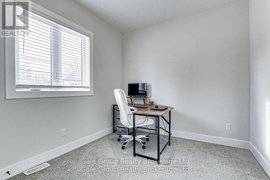 95 Henry Street, Strathroy-Caradoc (Se), ON - Indoor Photo Showing Office