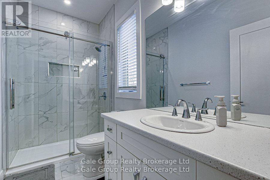 95 Henry Street, Strathroy-Caradoc (Se), ON - Indoor Photo Showing Bathroom